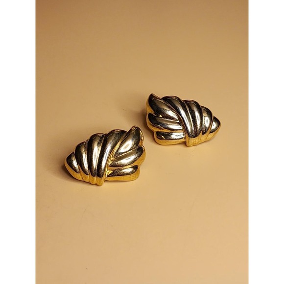 Trifari Crown Jewelry - 64 Yr Old Signed CROWN TRIFARI Gold Tone Scalloped Clip-On Earrings FREE $HIP!!
